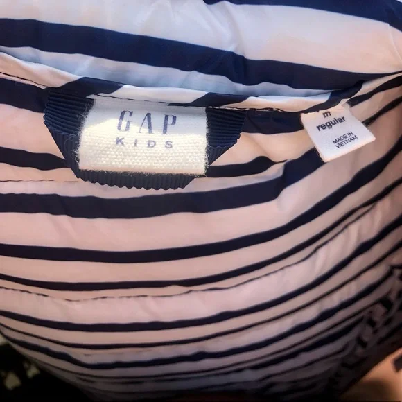 Gap kids navy blue puffer vest with gold stars, Medium - Picture 5 of 8